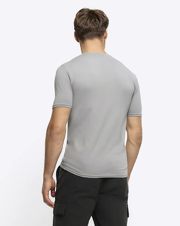 River Island muscle fit t-shirt< Essentials