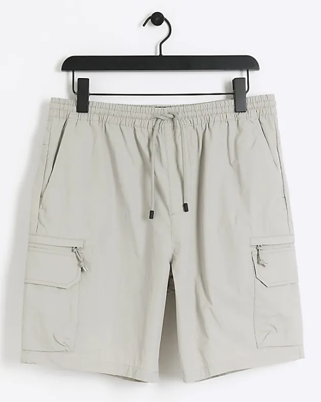 River Island regular fit cargo shorts< Shorts