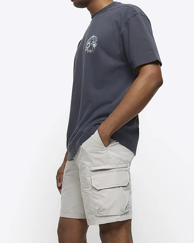 River Island regular fit cargo shorts< Shorts